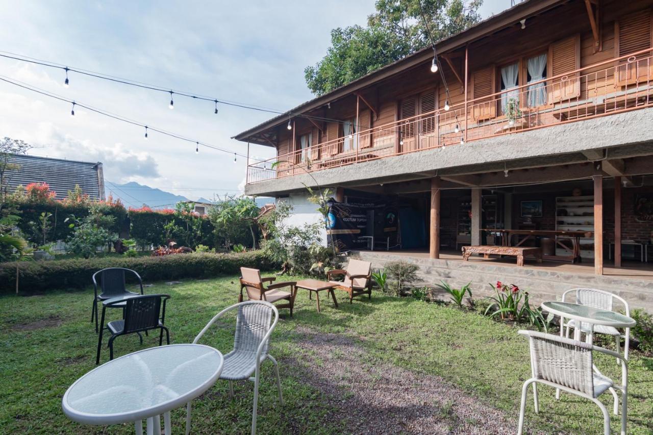 Samakta Guest House Lembang Exterior photo