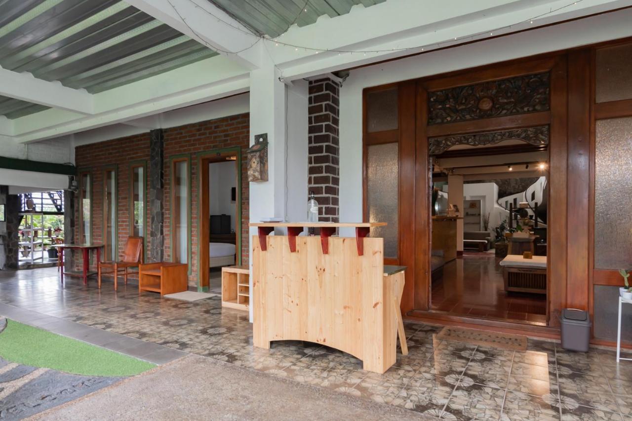 Samakta Guest House Lembang Exterior photo